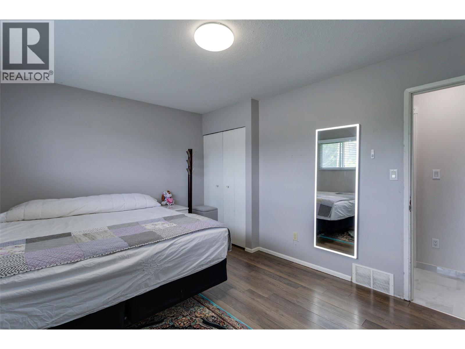 610 Ziprick Road - 25