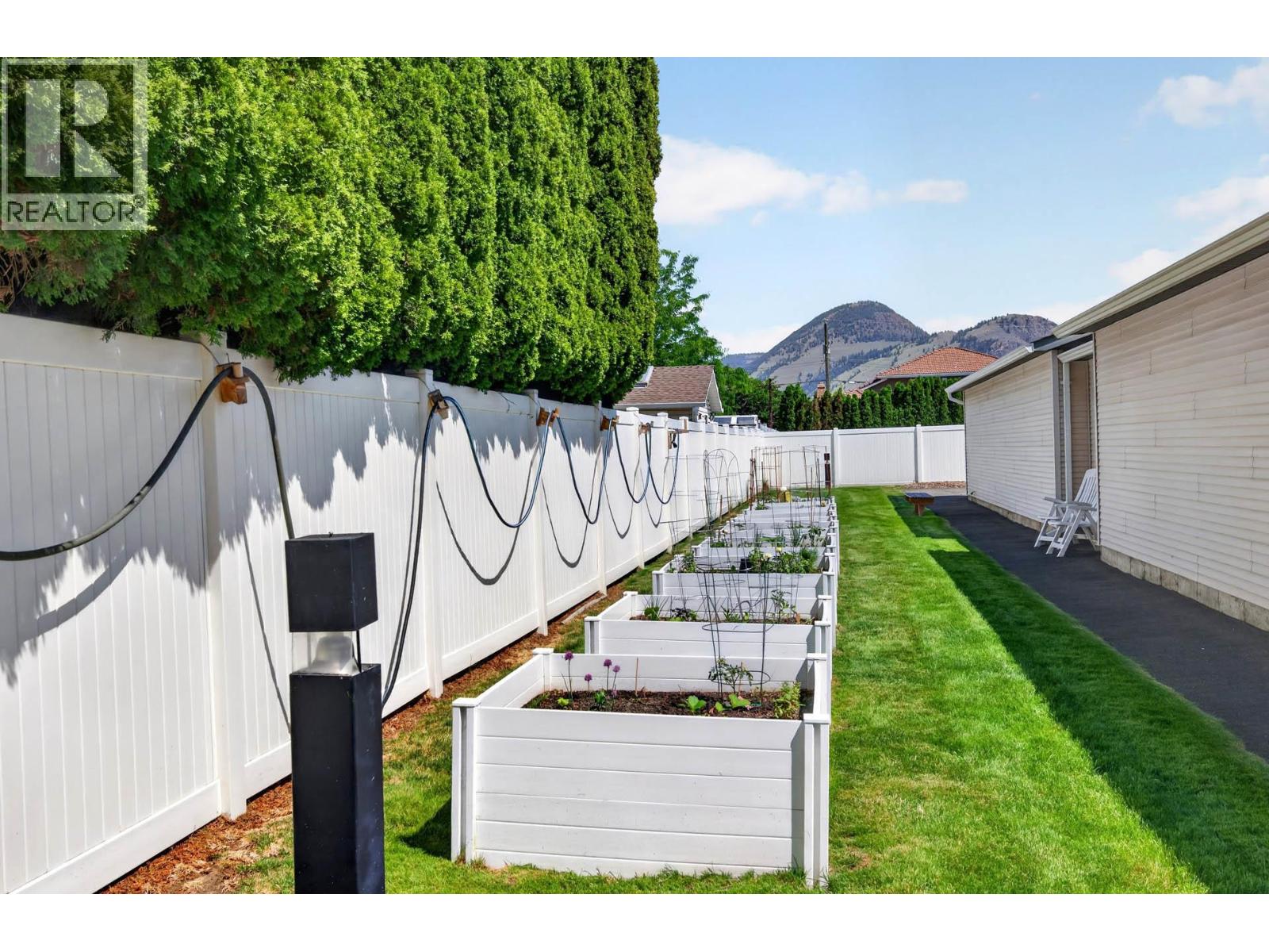 #201 860 Nicolani Drive - 31