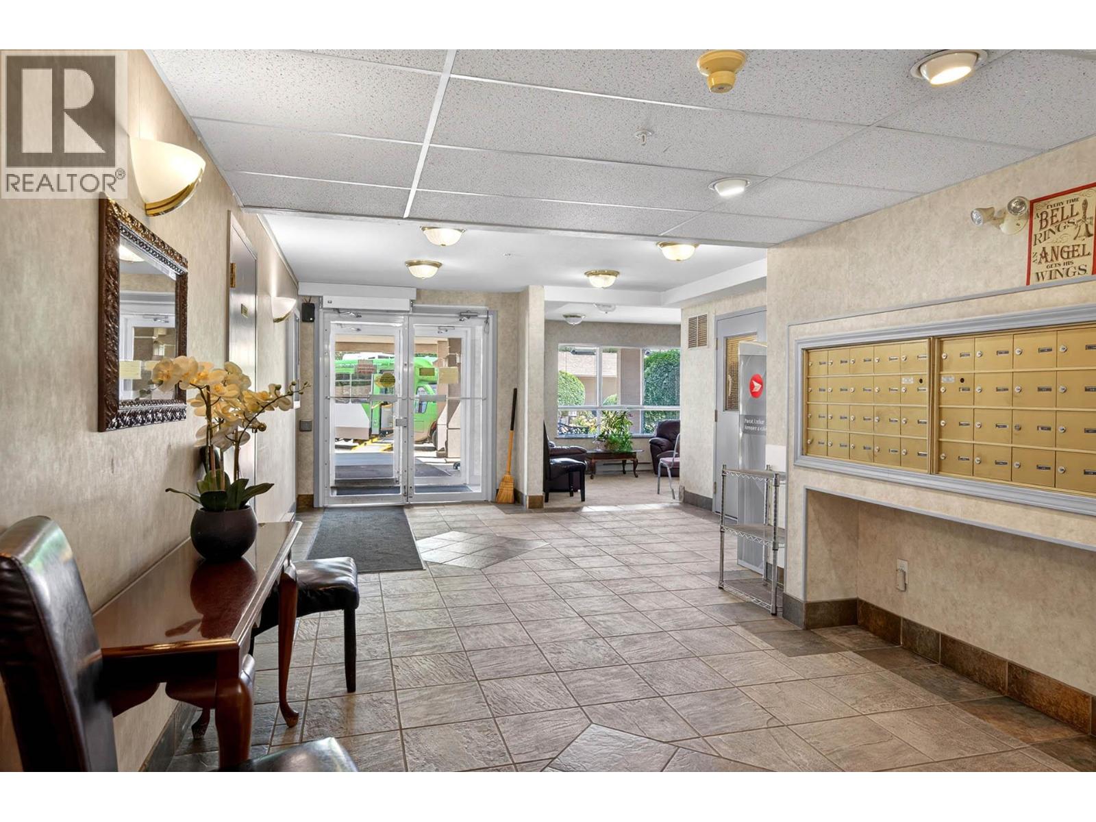 #201 860 Nicolani Drive - 32