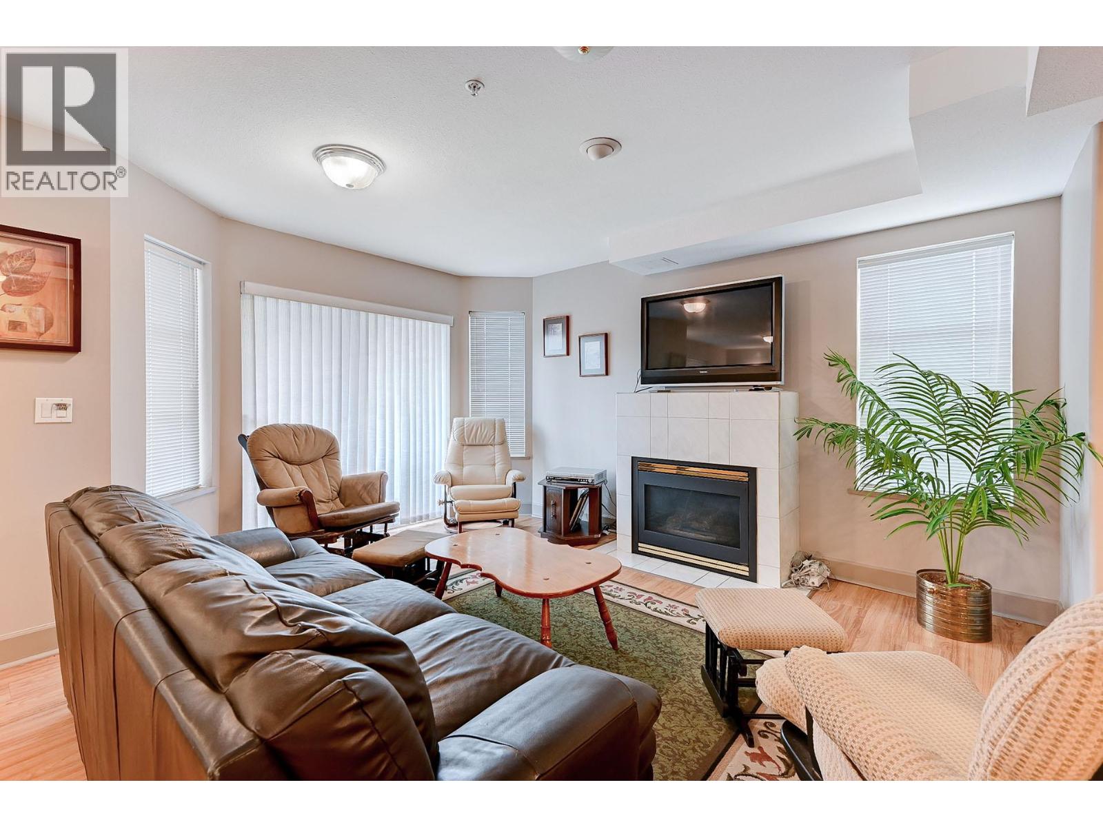 #201 860 Nicolani Drive - 37
