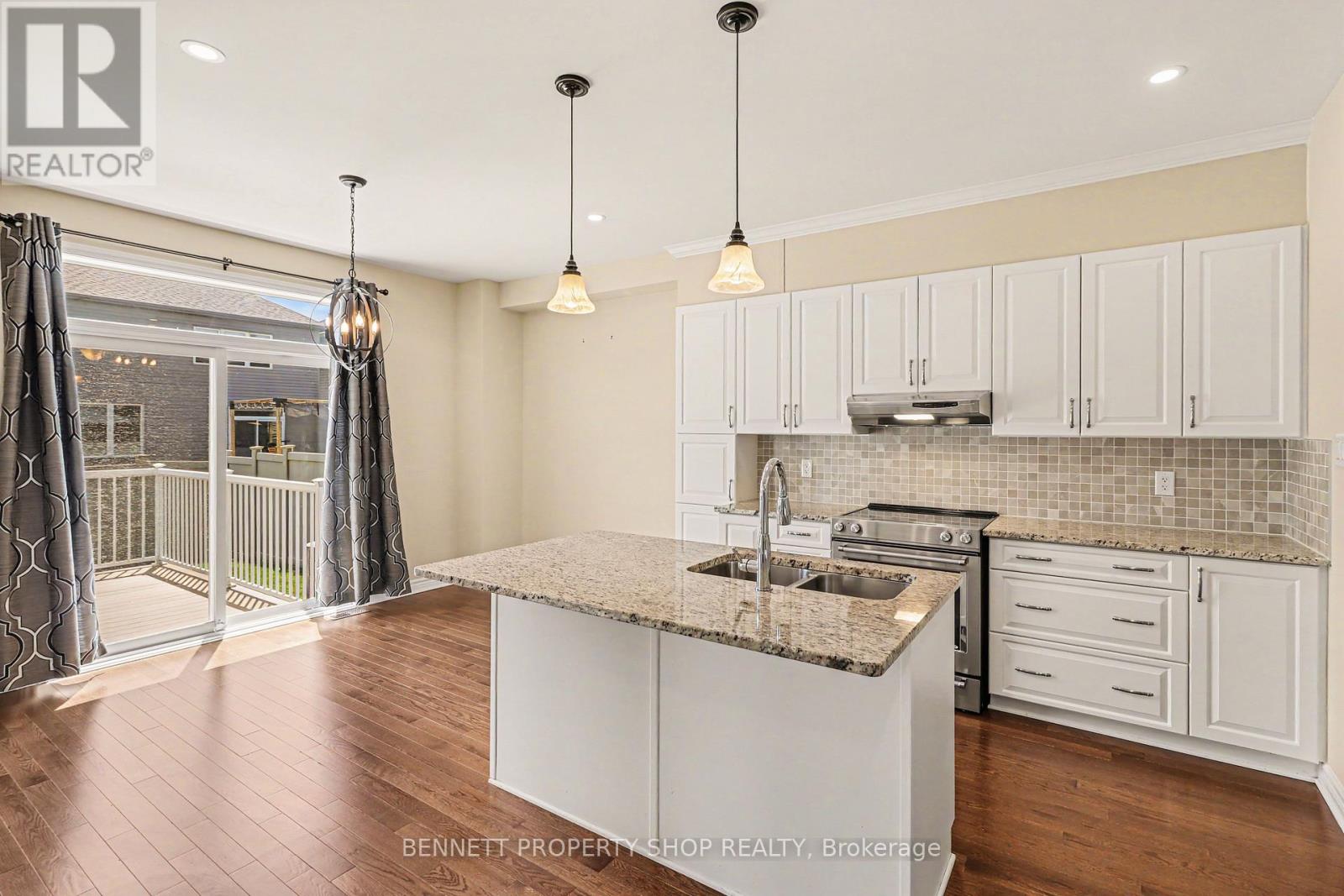 520 DES GENEVRIERS STREET - 7