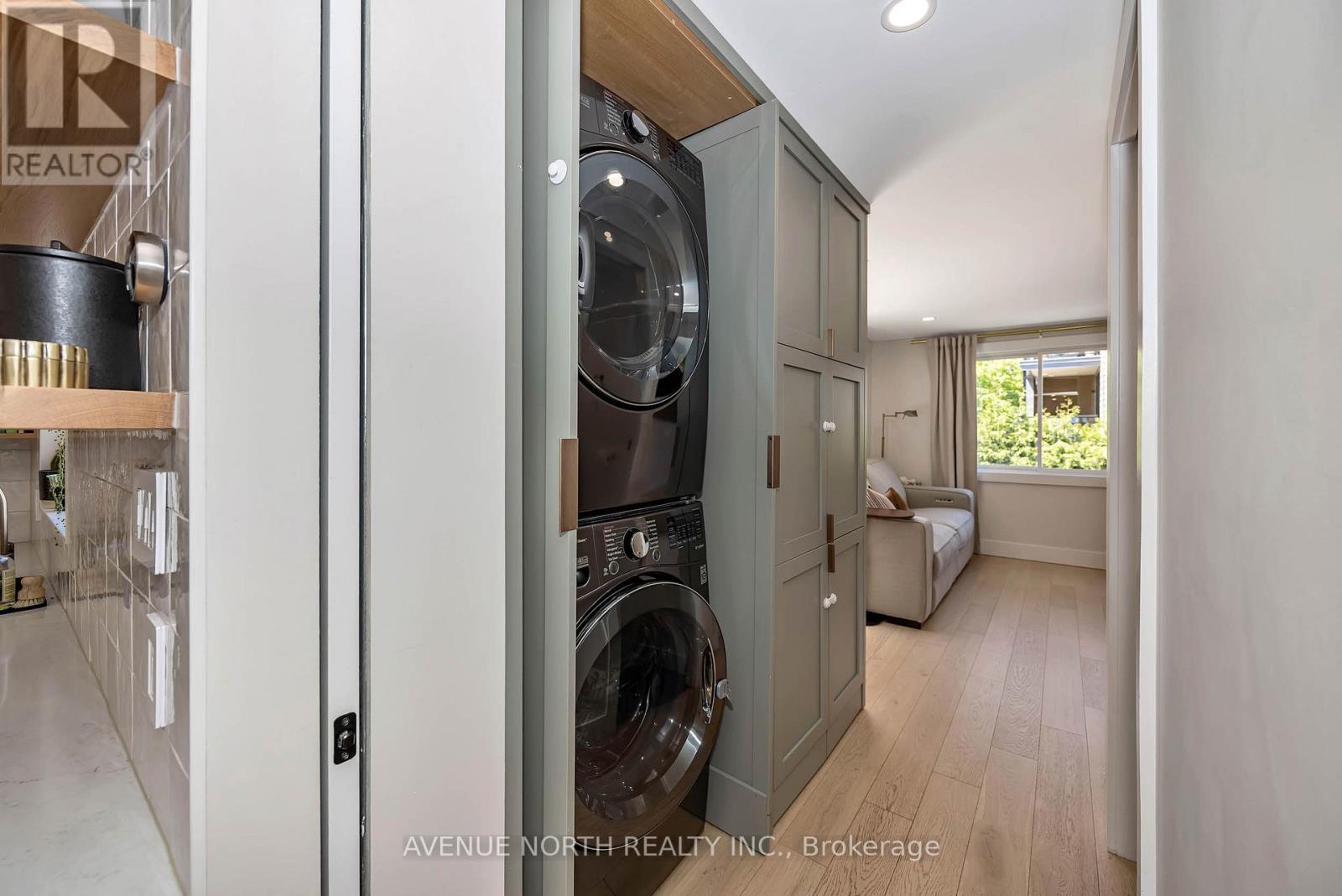 1091 GLADSTONE AVENUE - 16