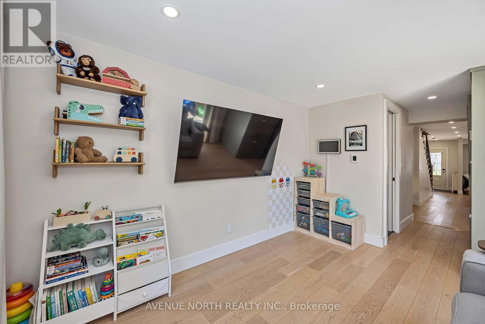 1091 GLADSTONE AVENUE - 19