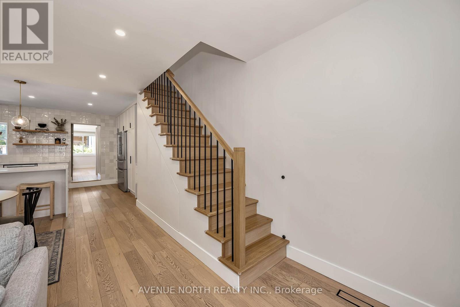 1091 GLADSTONE AVENUE - 23