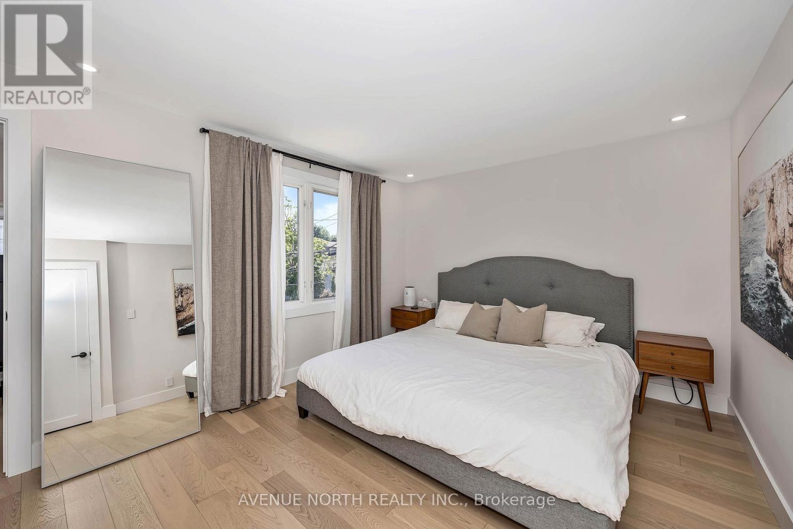 1091 GLADSTONE AVENUE - 25
