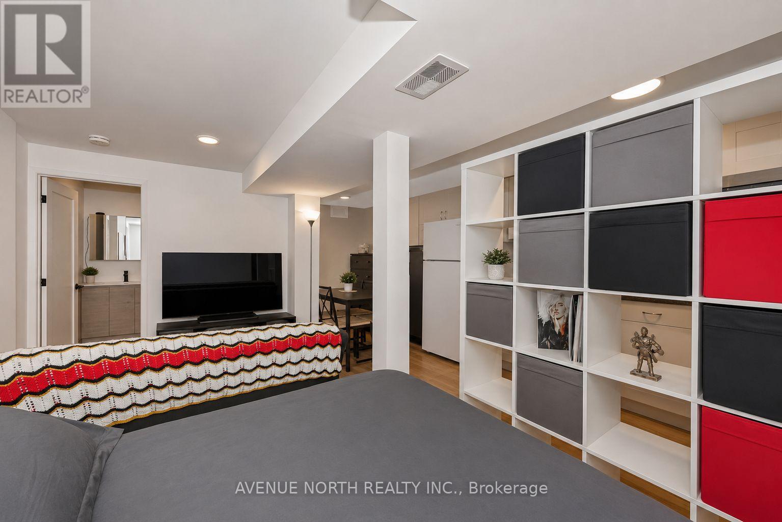 1091 GLADSTONE AVENUE - 37