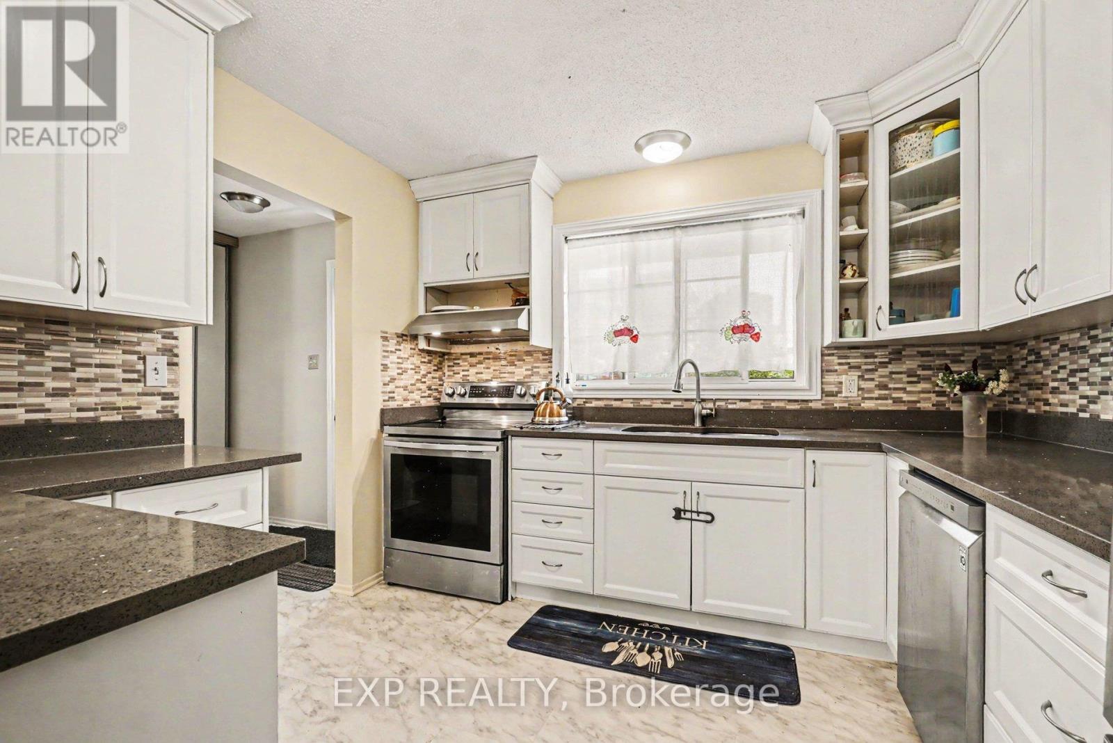 #6 1565 HERON ROAD - 11