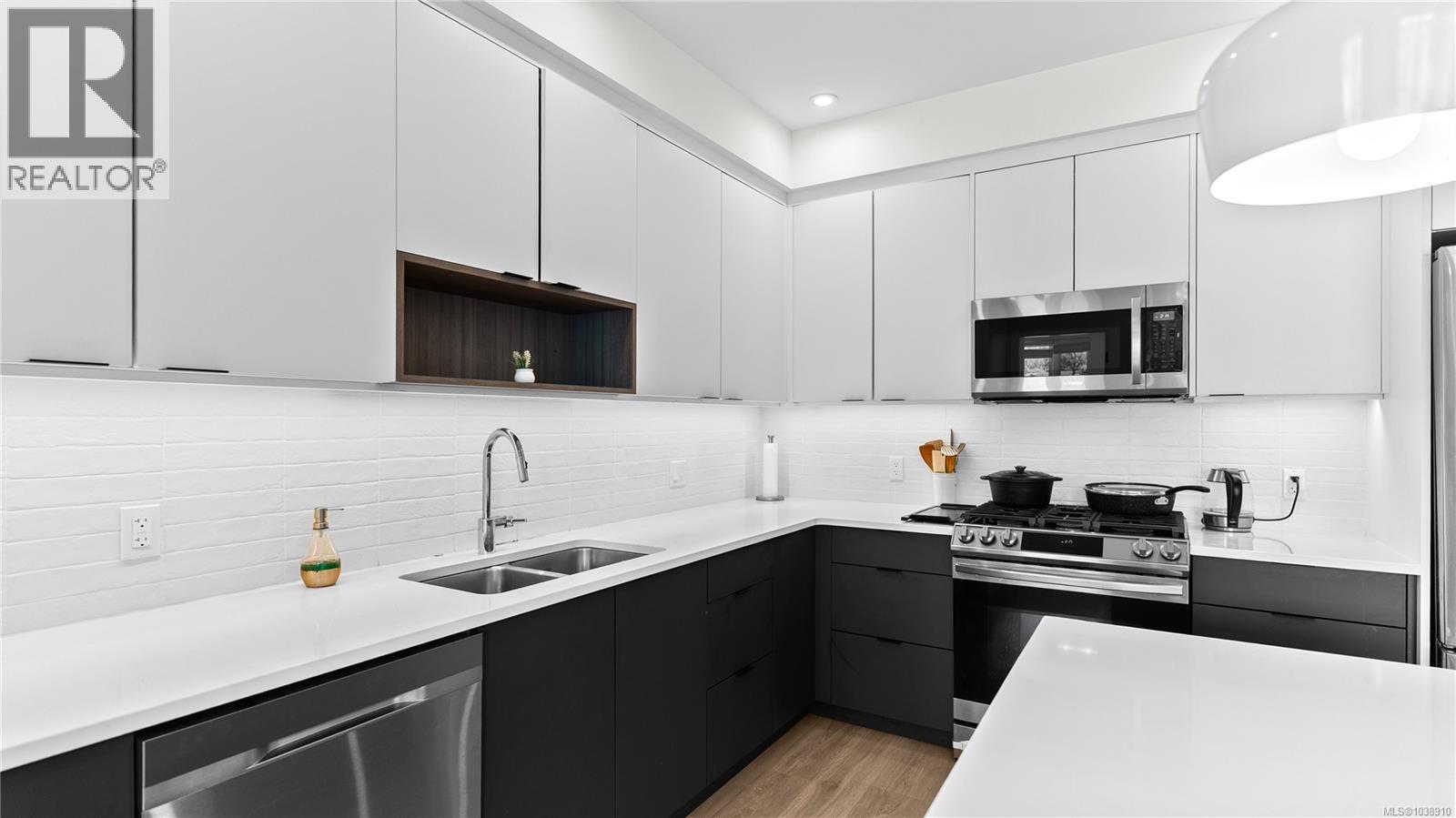 412 967 Whirlaway Crescent, Langford