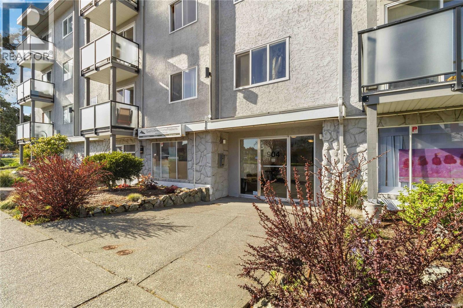 #302 904 Hillside Ave - 5