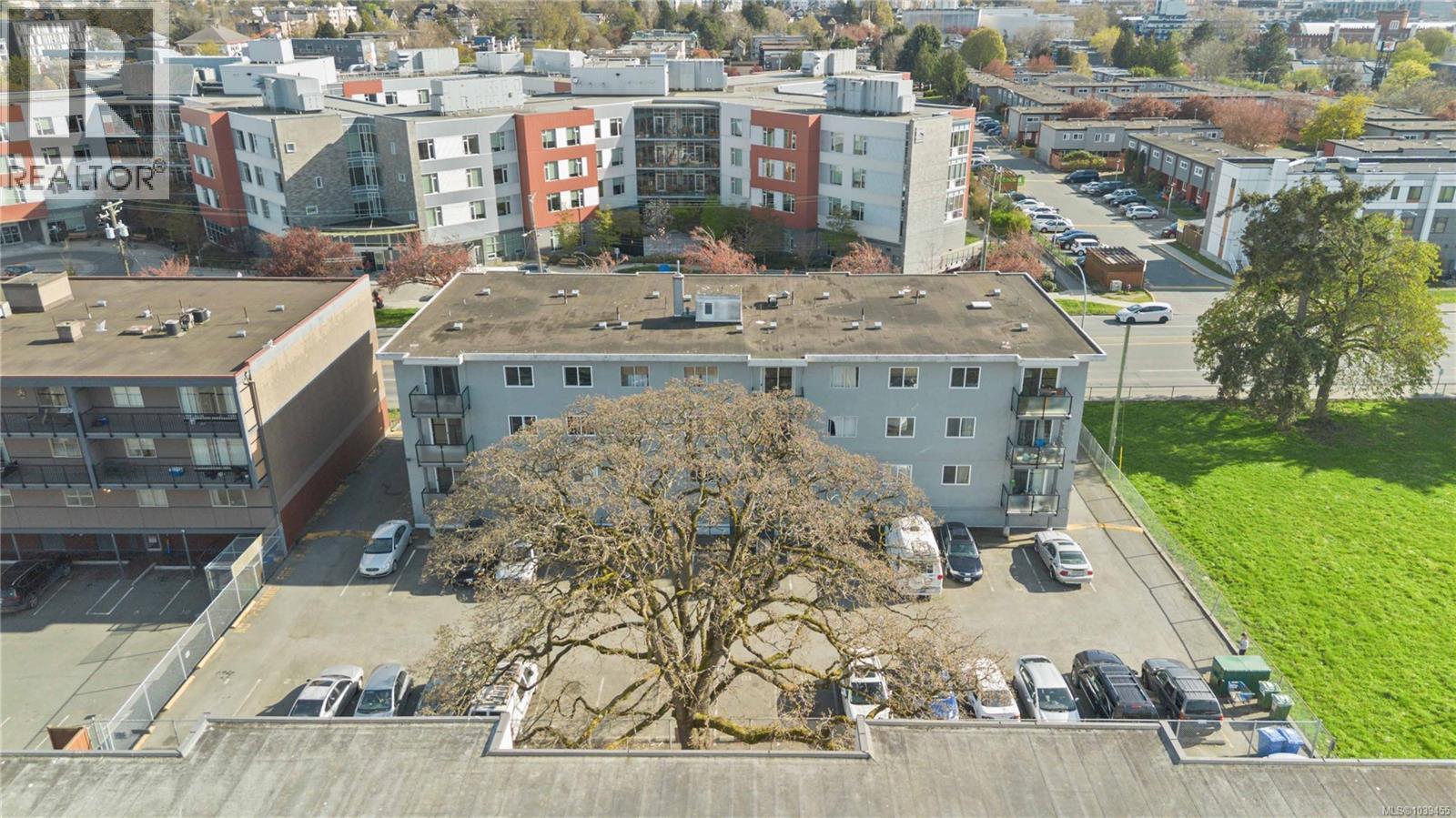 #302 904 Hillside Ave - 38
