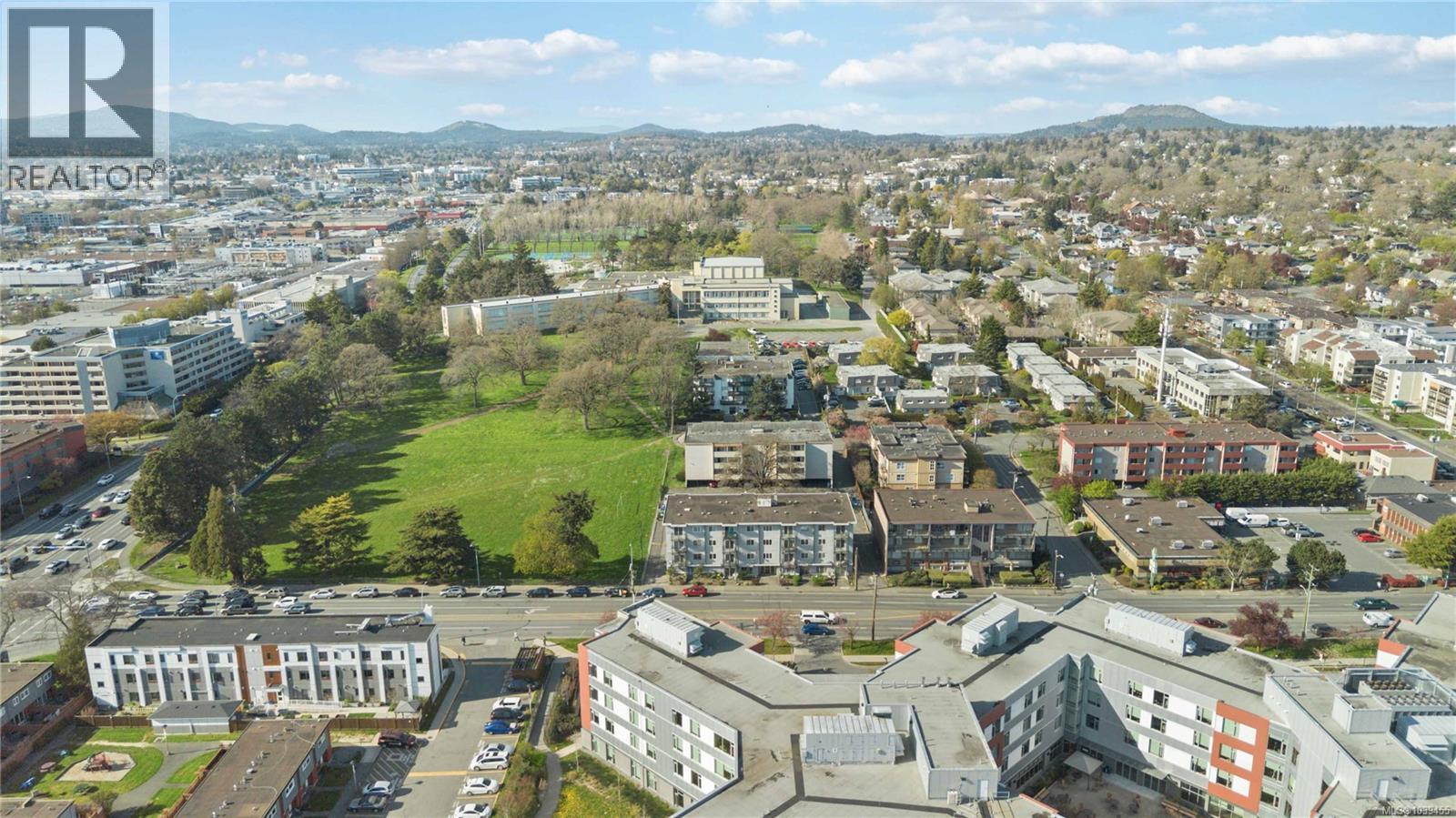 #302 904 Hillside Ave - 42