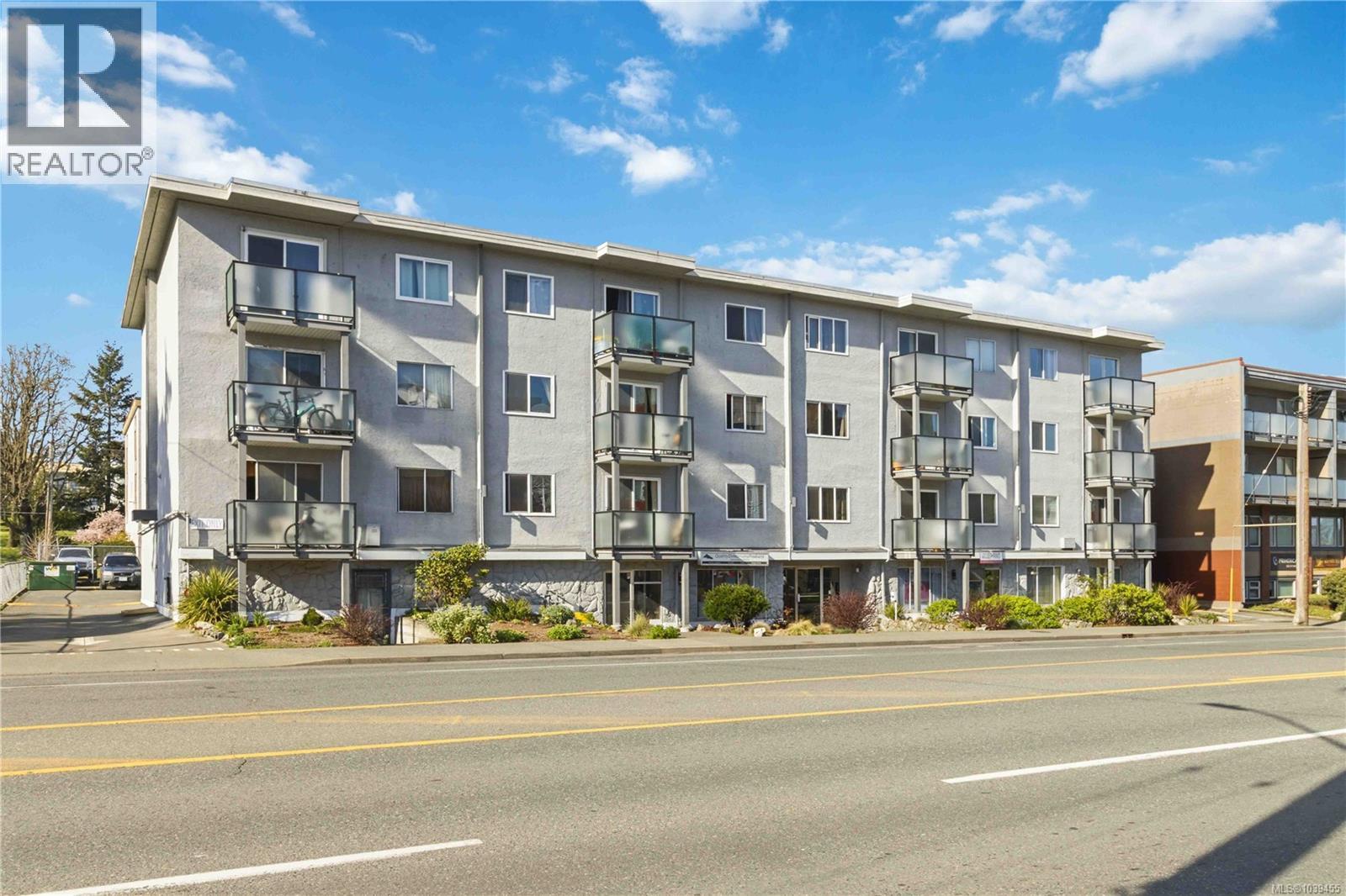 #302 904 Hillside Ave - 40
