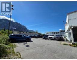 1160&1180 Hunter Place, Squamish, BC V8B0G8 Photo 14