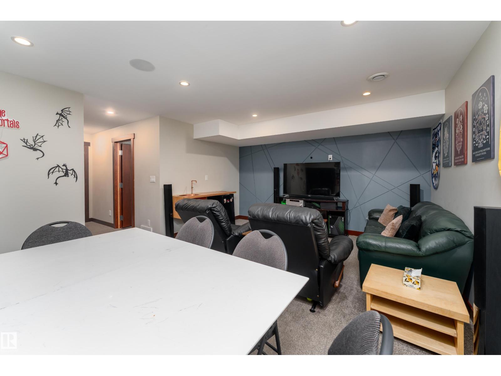 49 HARTWICK LO — photo 33