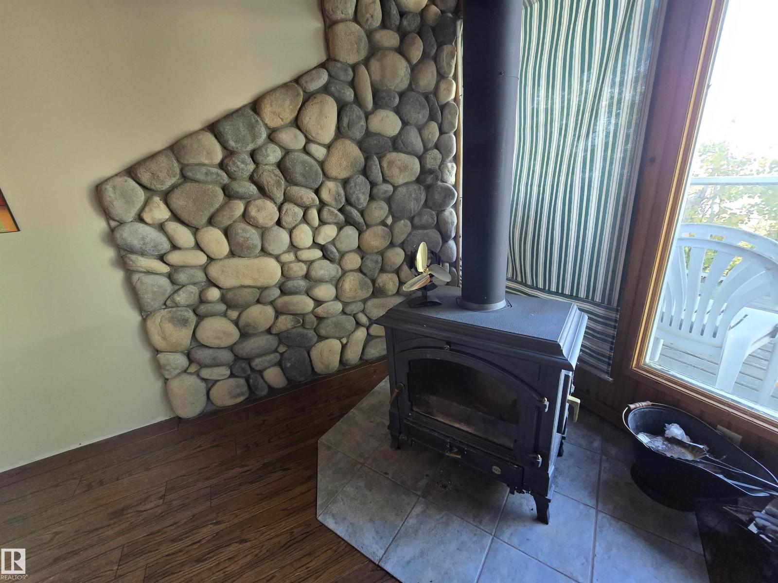 15 52515 Range Road 52 - 21
