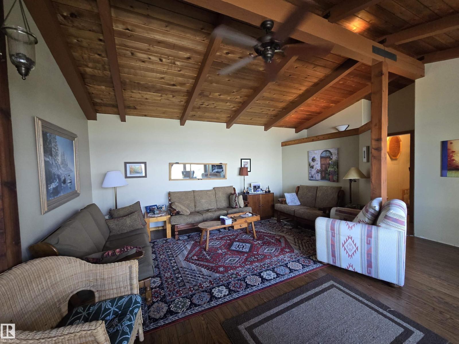 15 52515 Range Road 52 - 18