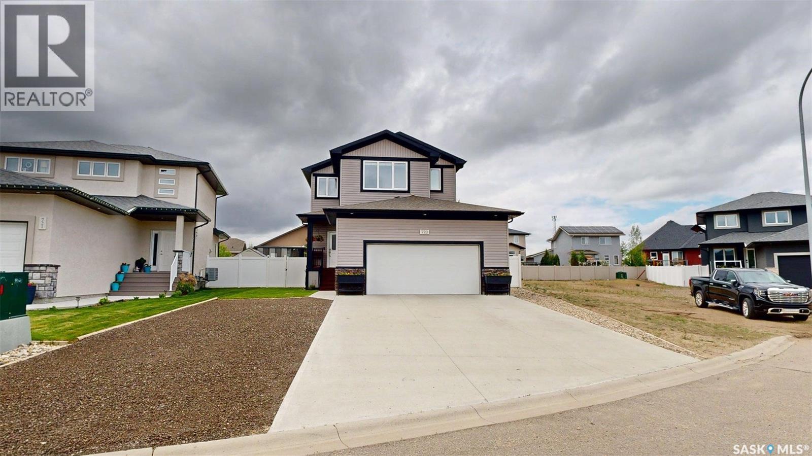 723 Aspen CRESCENT - Image 2