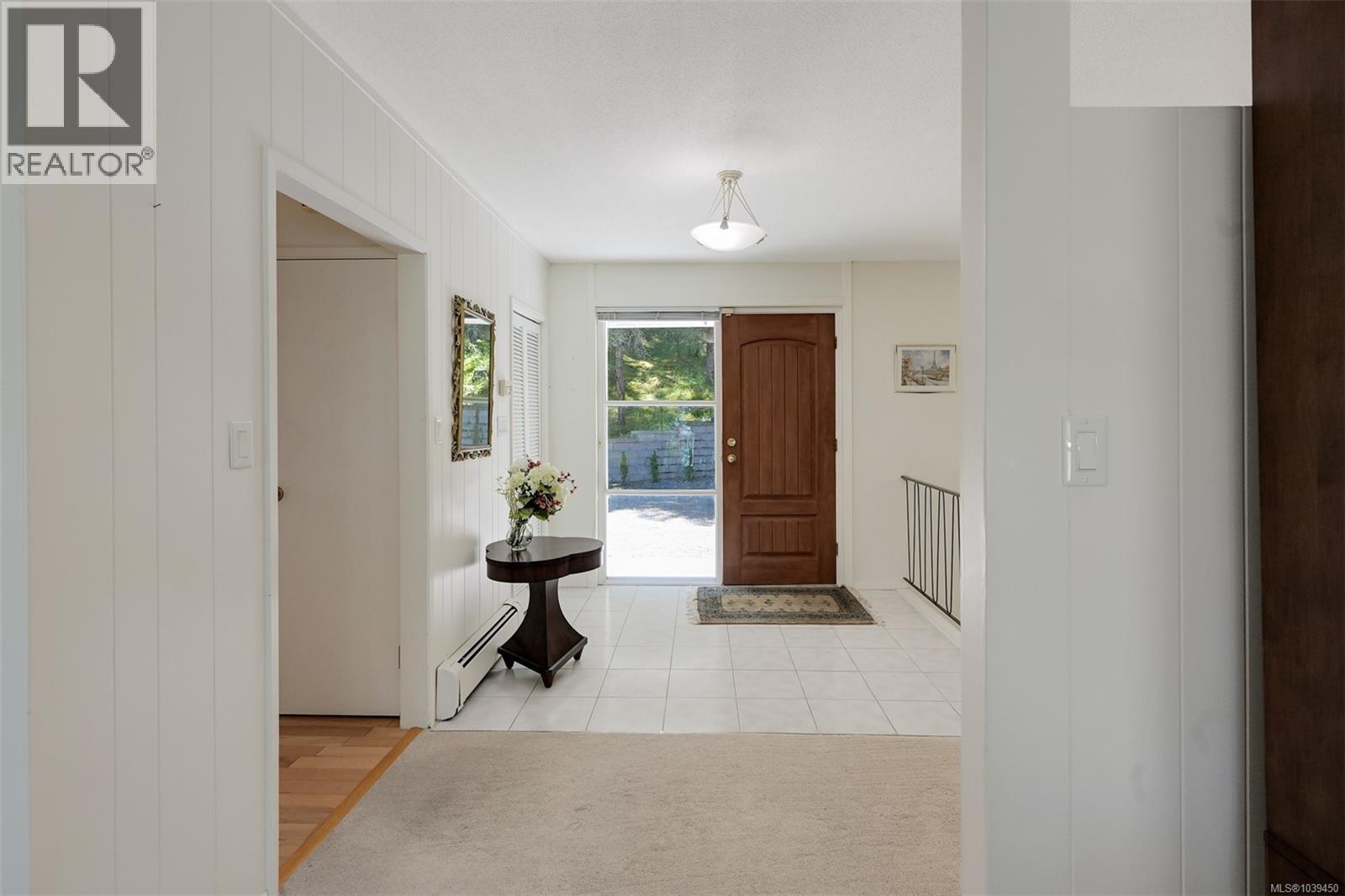  1495 Lands End Road, North Saanich