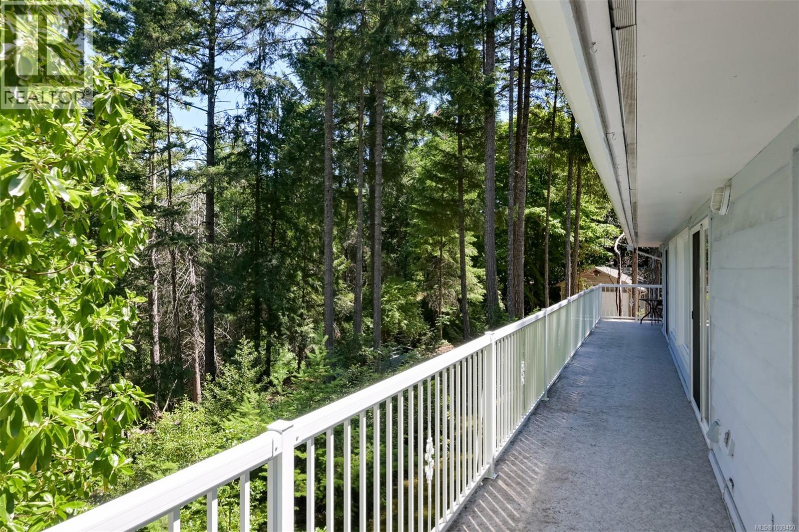  1495 Lands End Road, North Saanich