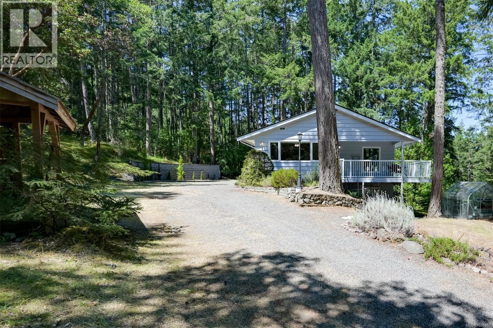  1495 Lands End Road, North Saanich