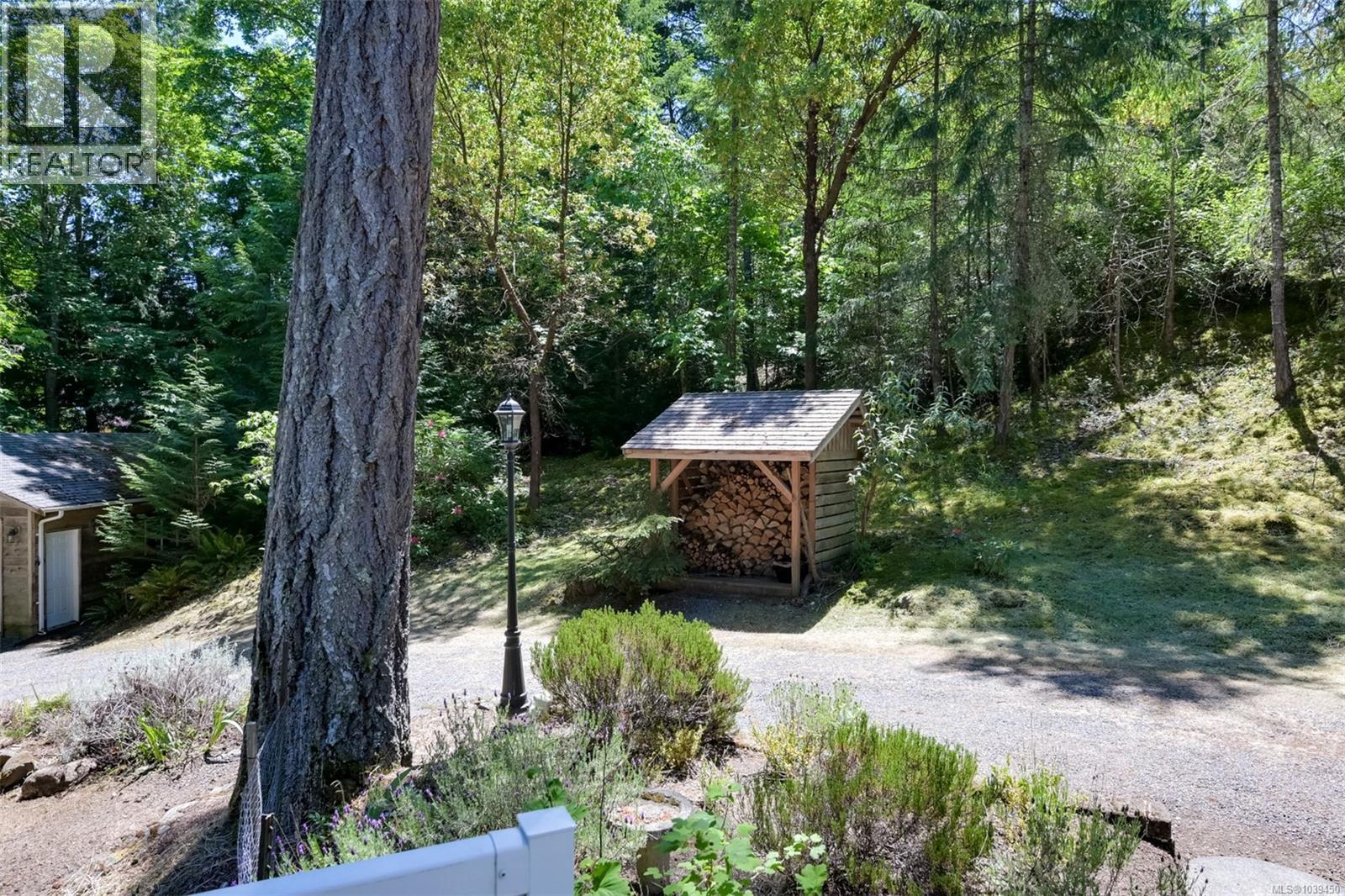  1495 Lands End Road, North Saanich