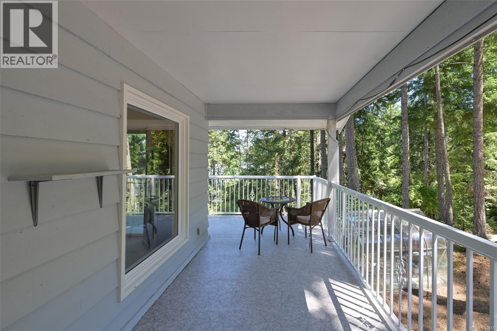  1495 Lands End Road, North Saanich