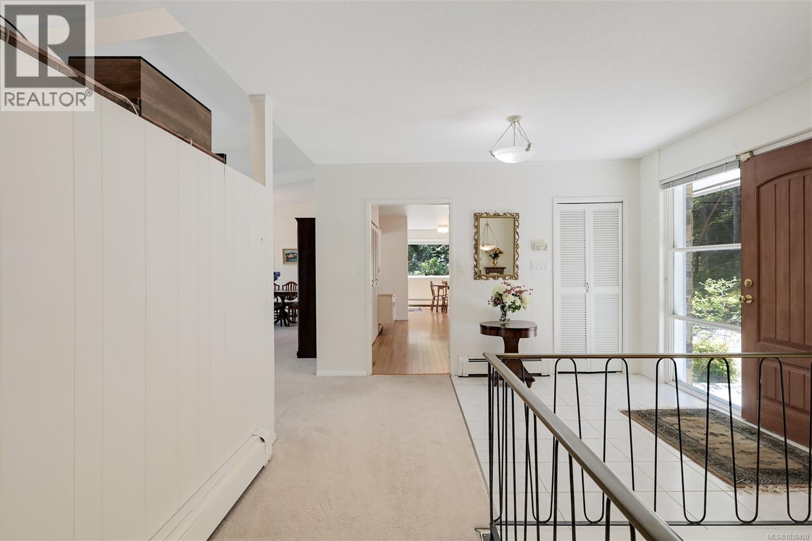  1495 Lands End Road, North Saanich