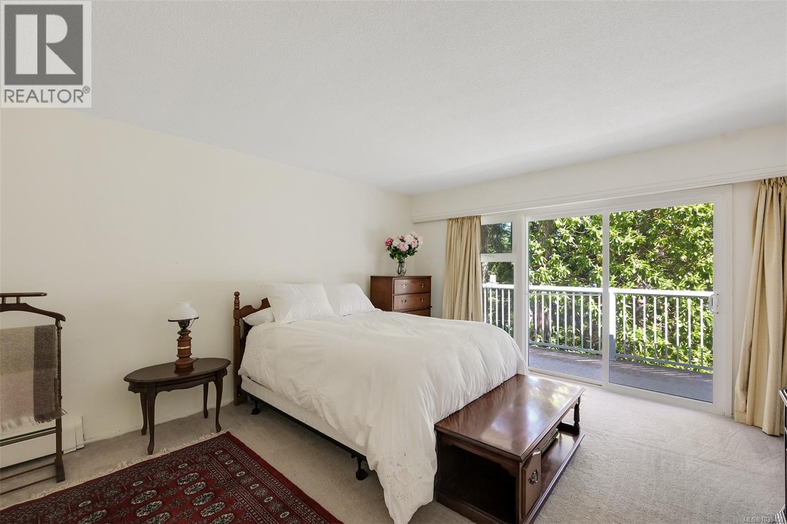  1495 Lands End Road, North Saanich