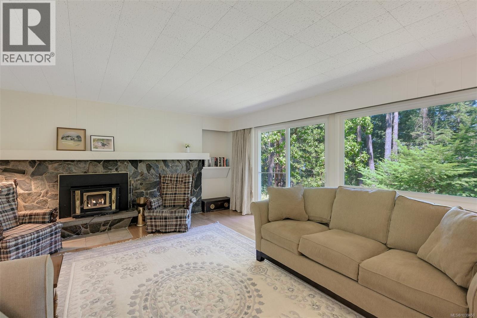  1495 Lands End Road, North Saanich