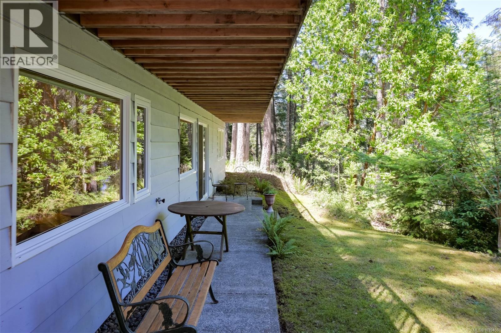  1495 Lands End Road, North Saanich