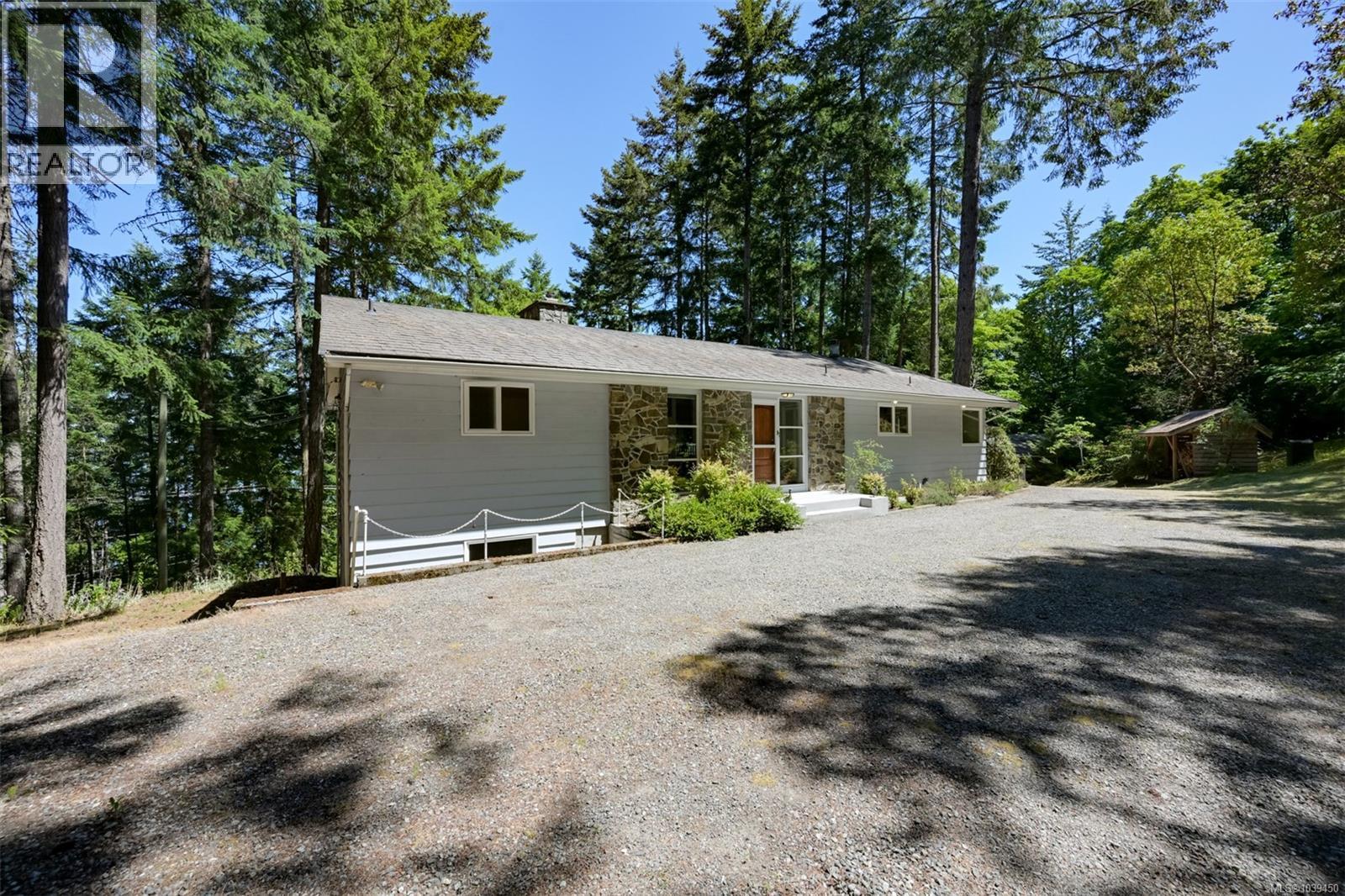  1495 Lands End Road, North Saanich