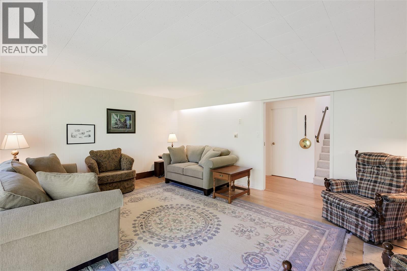  1495 Lands End Road, North Saanich