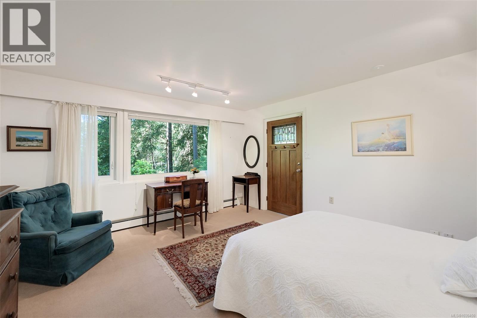  1495 Lands End Road, North Saanich