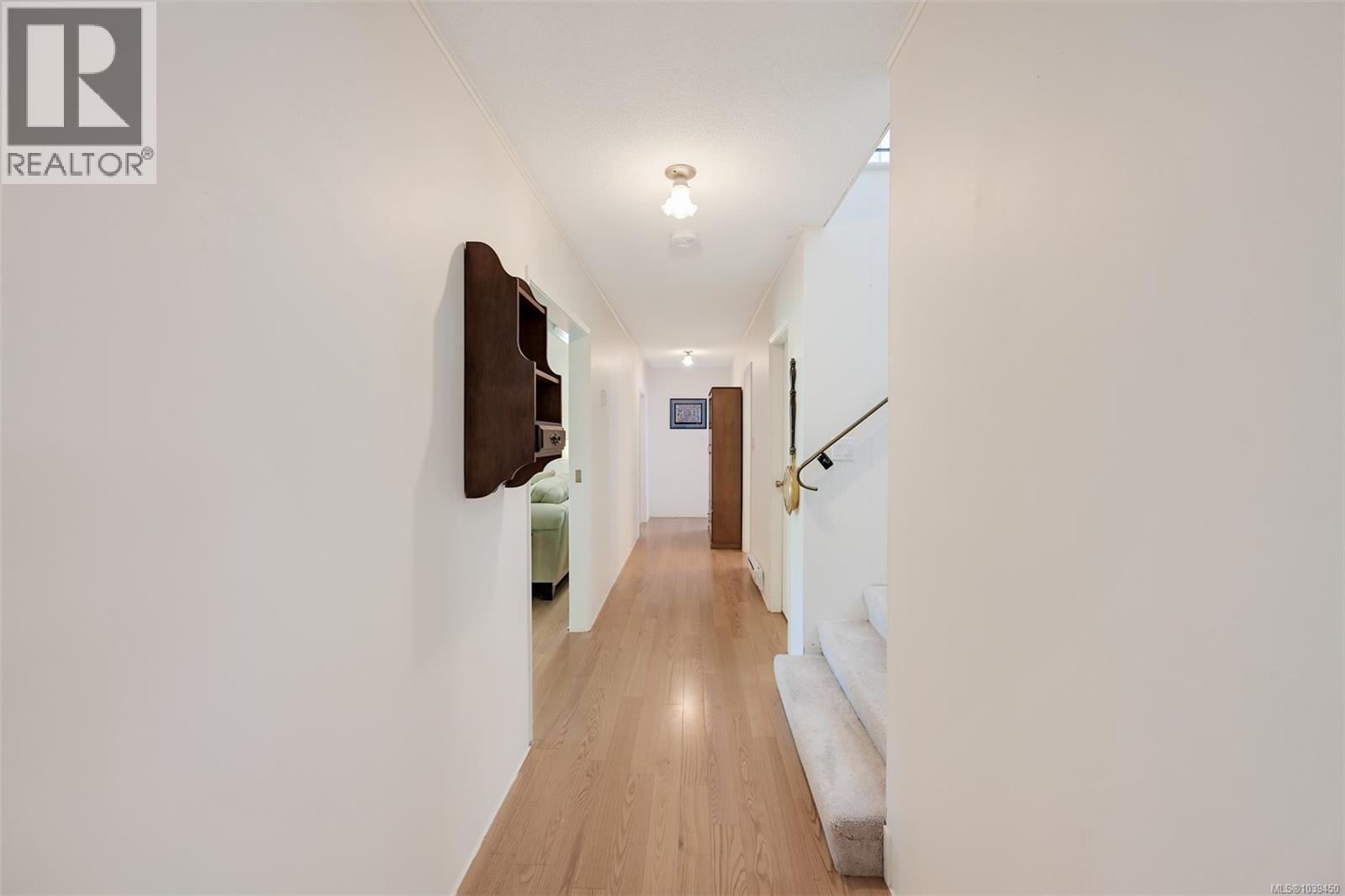  1495 Lands End Road, North Saanich