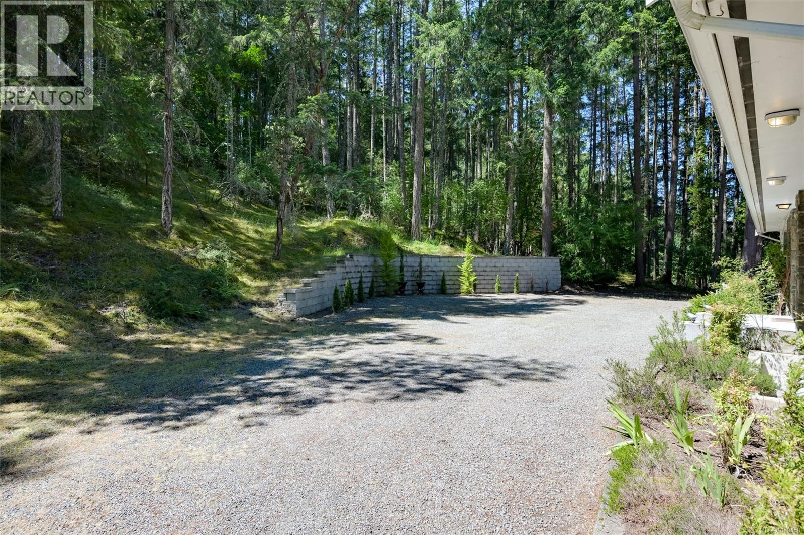  1495 Lands End Road, North Saanich