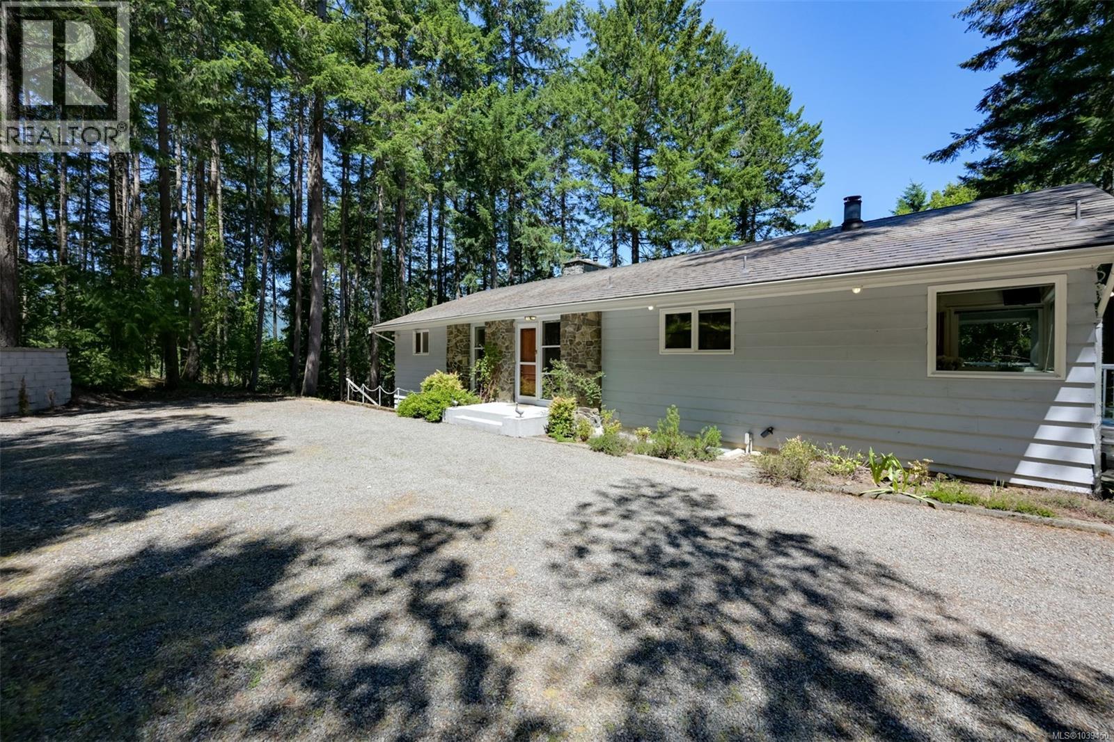  1495 Lands End Road, North Saanich