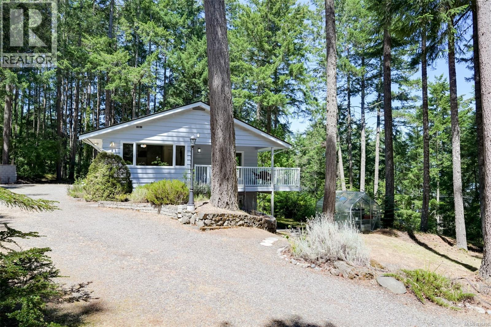  1495 Lands End Road, North Saanich