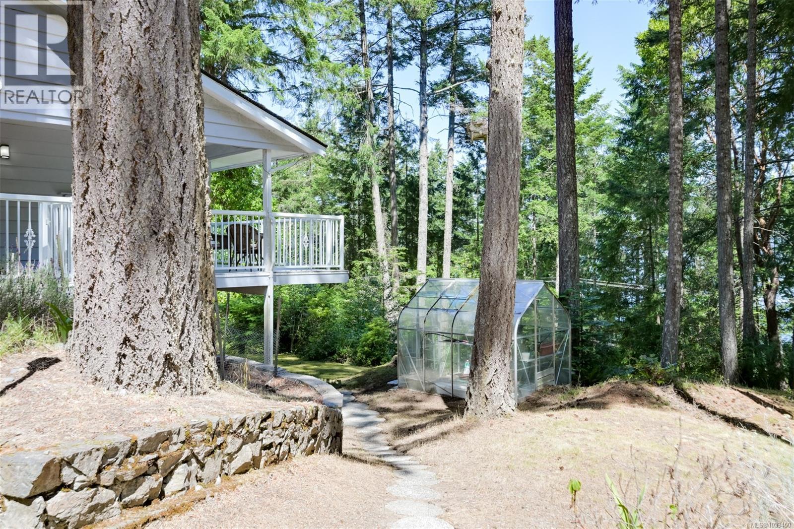  1495 Lands End Road, North Saanich