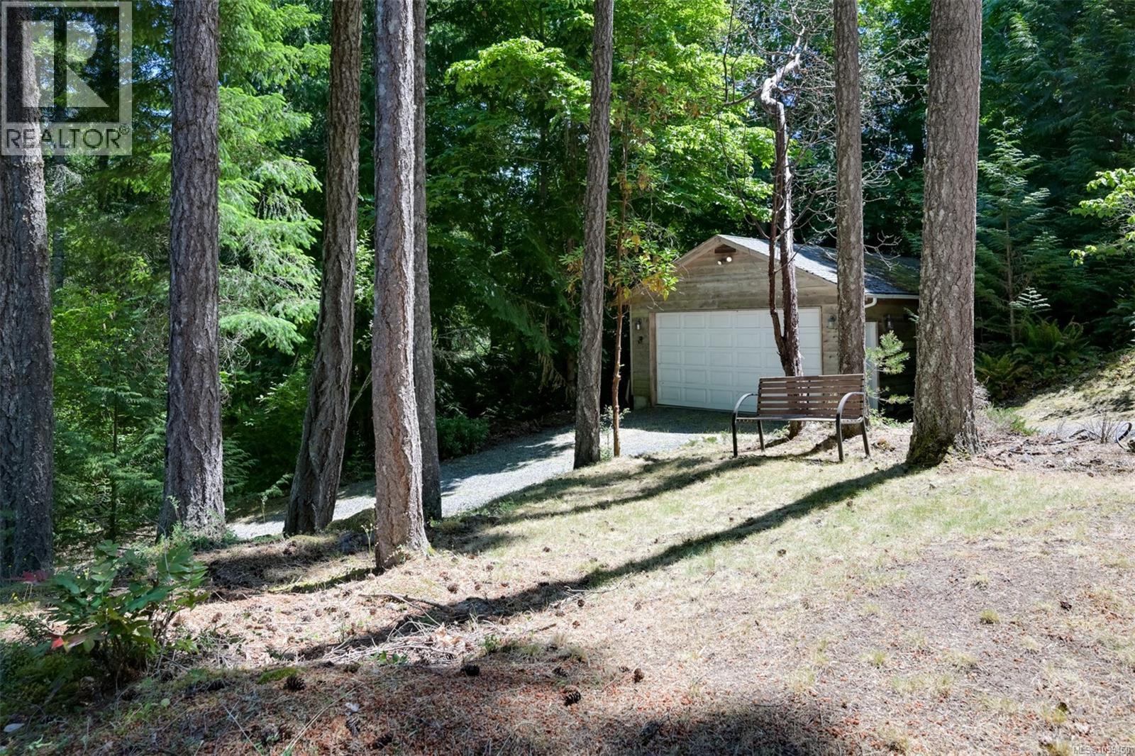  1495 Lands End Road, North Saanich