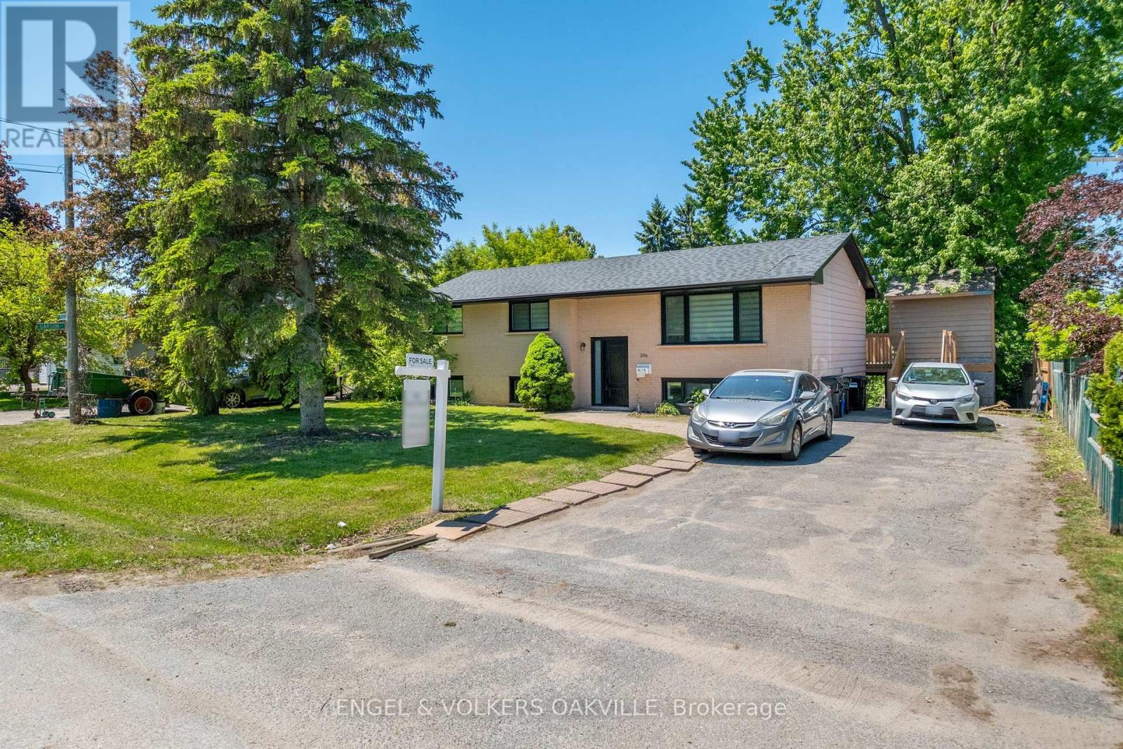 206 YEATES AVENUE - Image 2
