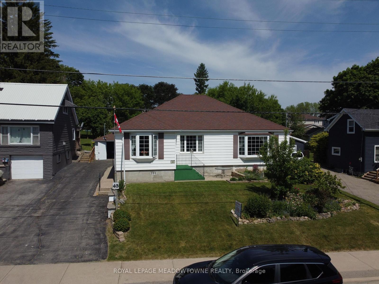 43 COBBLEHILL ROAD - 44