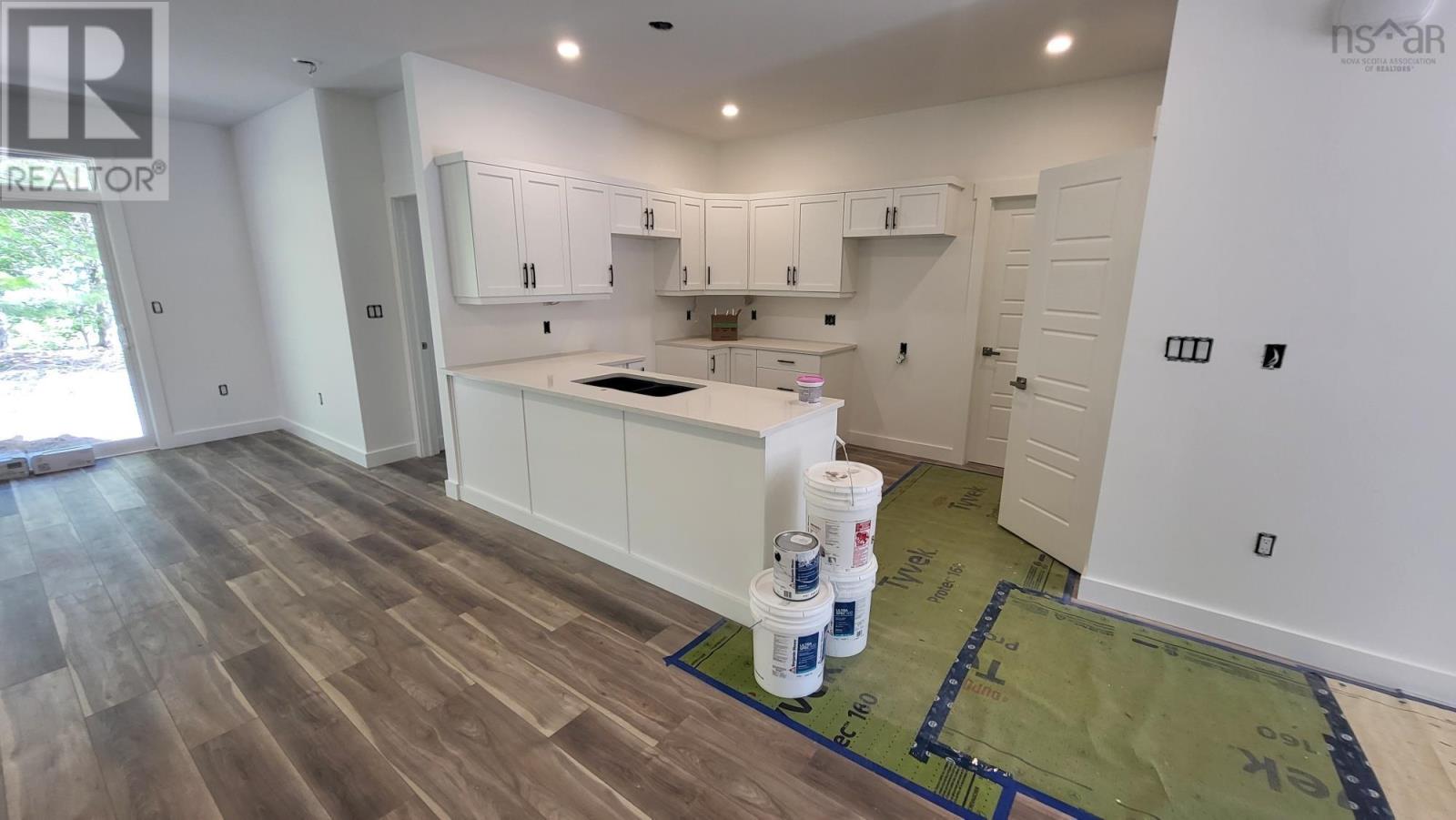 1435 Princess Crescent - 10