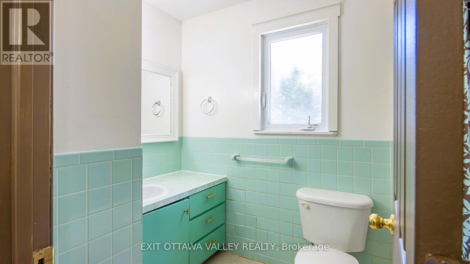 23 SPRUCEDALE AVENUE - 21