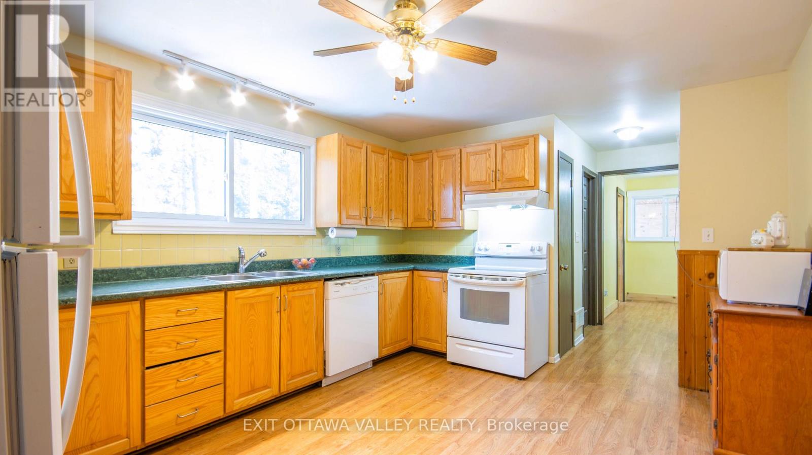 23 SPRUCEDALE AVENUE - 24