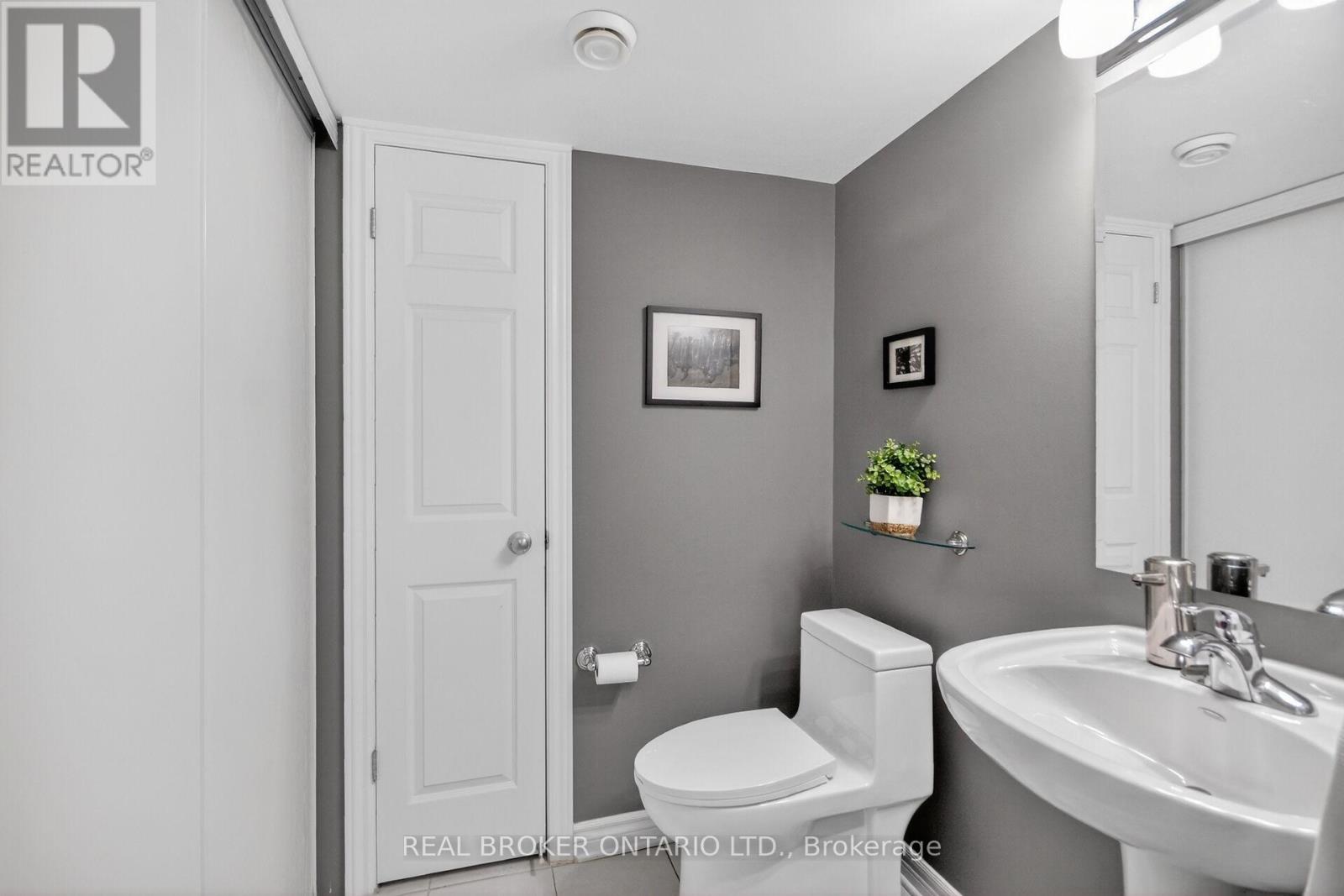 #33 701 B SUE HOLLOWAY DRIVE - 21