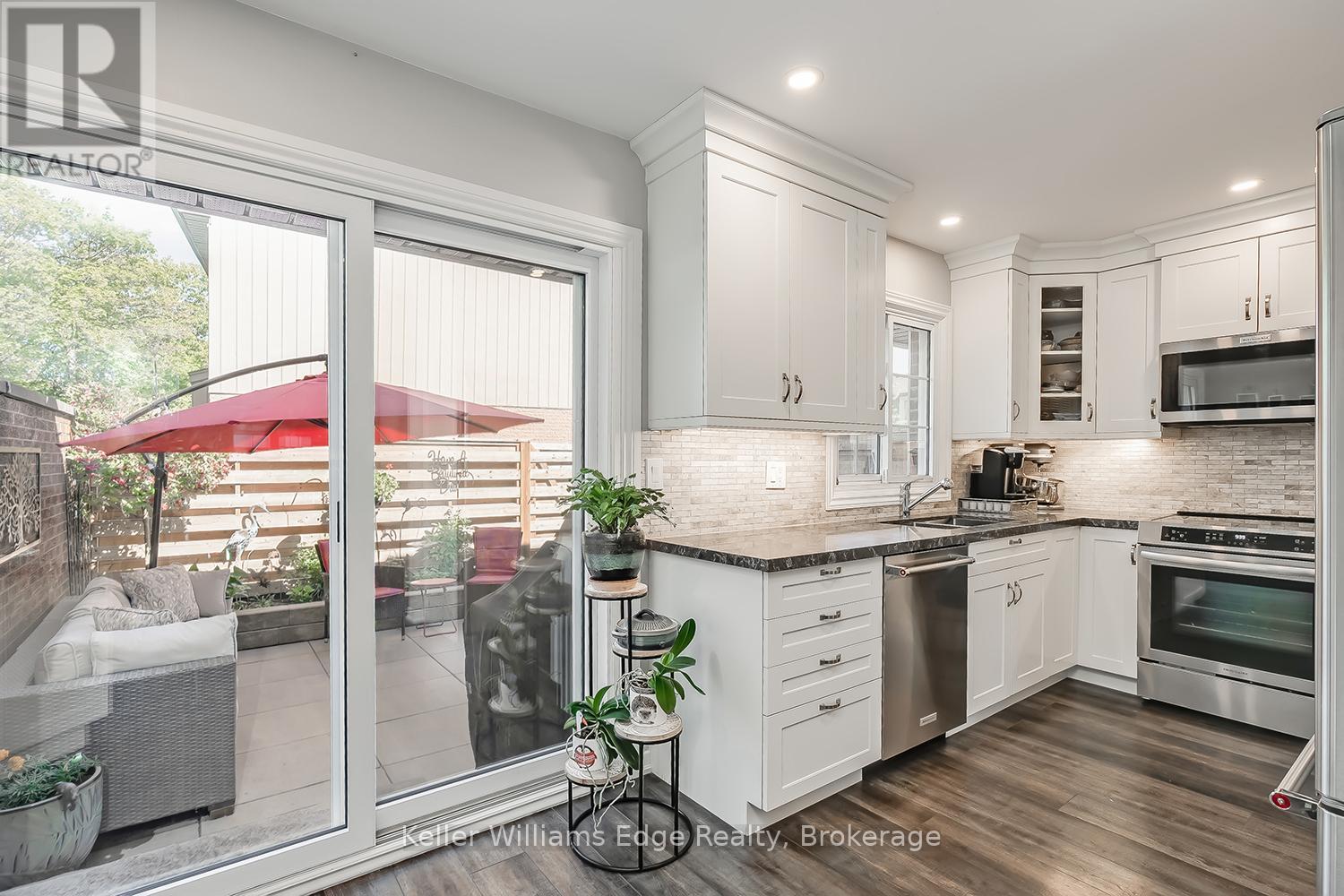 #18 3021 GLENCREST ROAD - 16