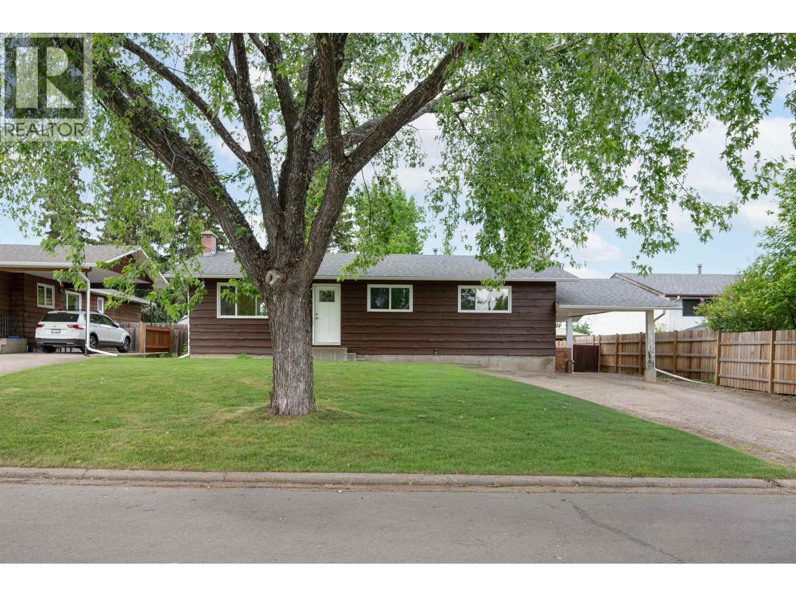 766 OCHAKWIN CRESCENT - 3