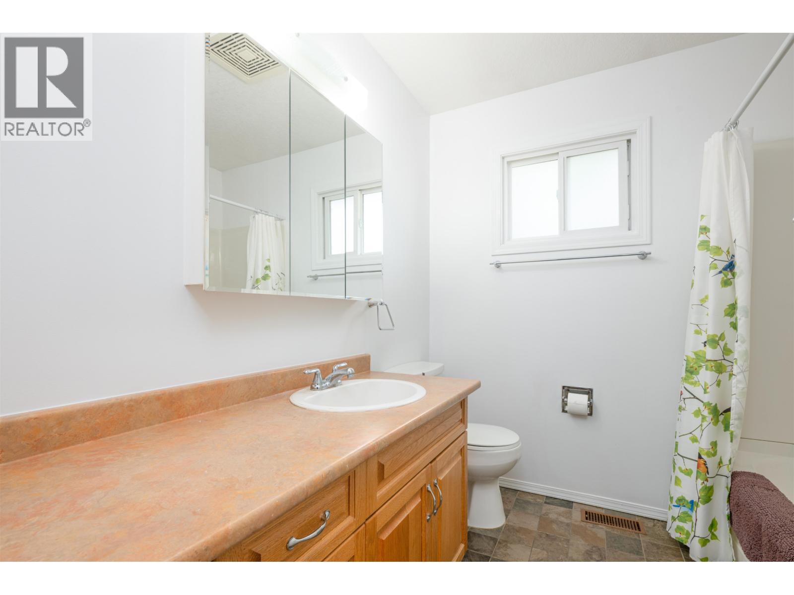 766 OCHAKWIN CRESCENT - 22