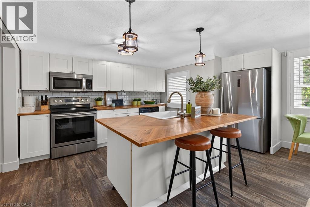 5-bedroom home for sale at 10 ELM Street, Simcoe ON · photo 8 of 51