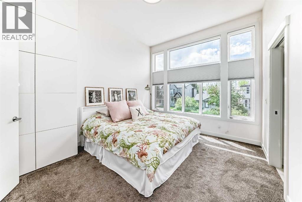 1048 Regal Crescent NE - 17